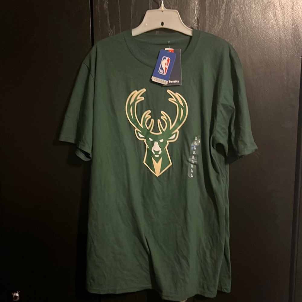 Fanatics NBA Mens Milwaukee Bucks NWT Large Short Sleeve Tee